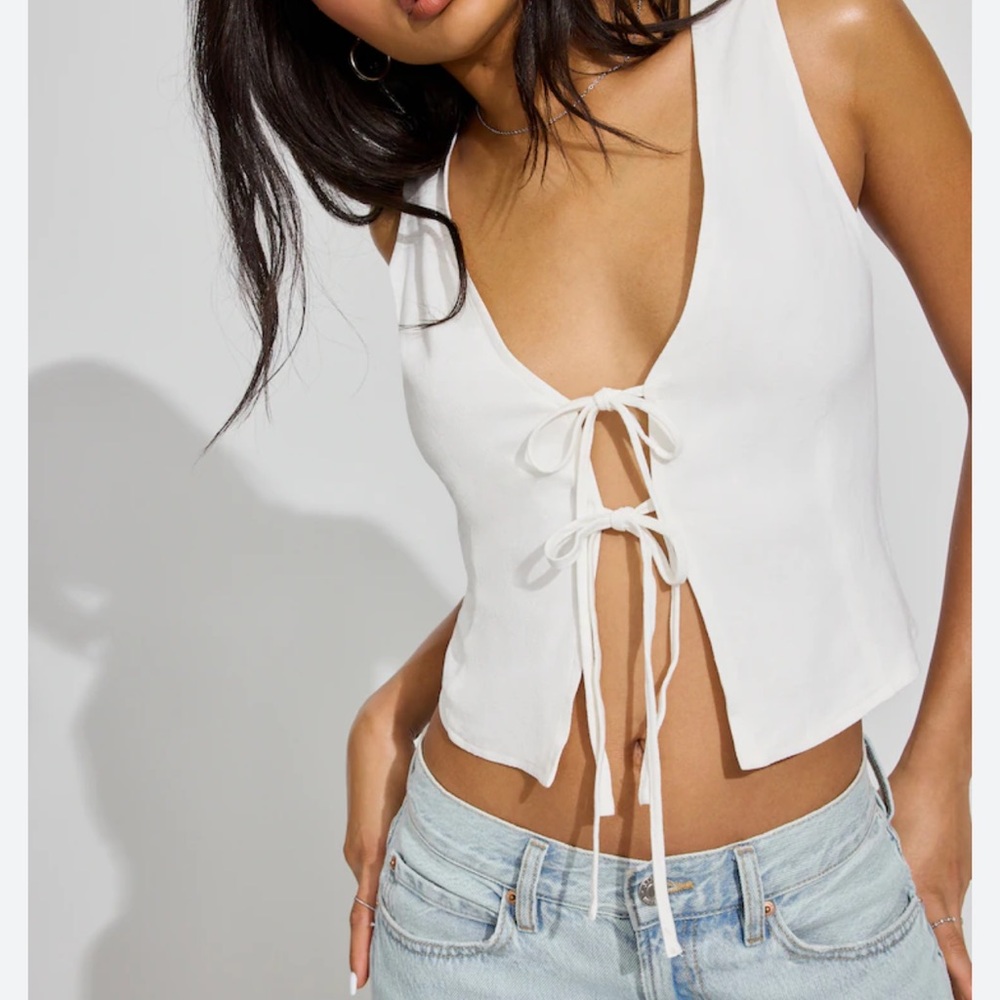 REORIA U-Neck Adjustable Tie-Front Crop Top Soft Sexy Sleeveless Tops <<300>> - Picture 1 of 8